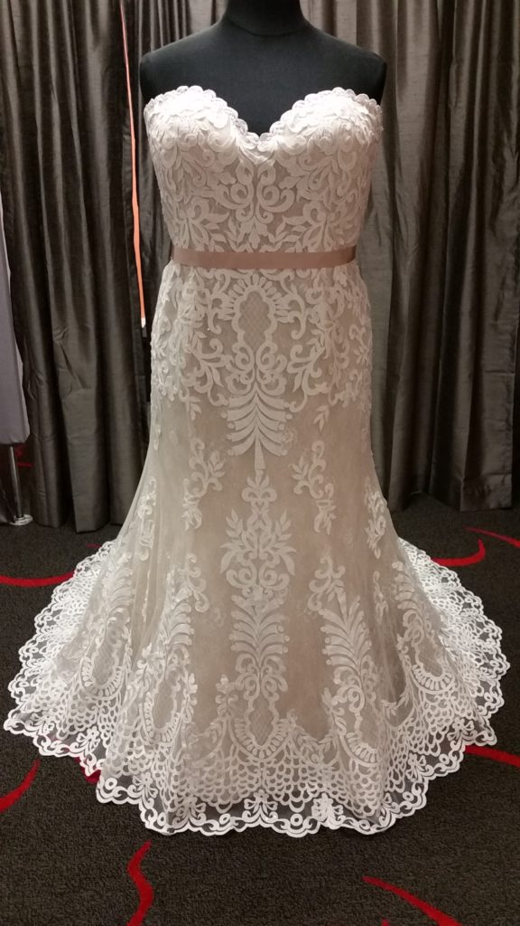 New Arrivals – Plus Size Fitted Lace Wedding Gowns