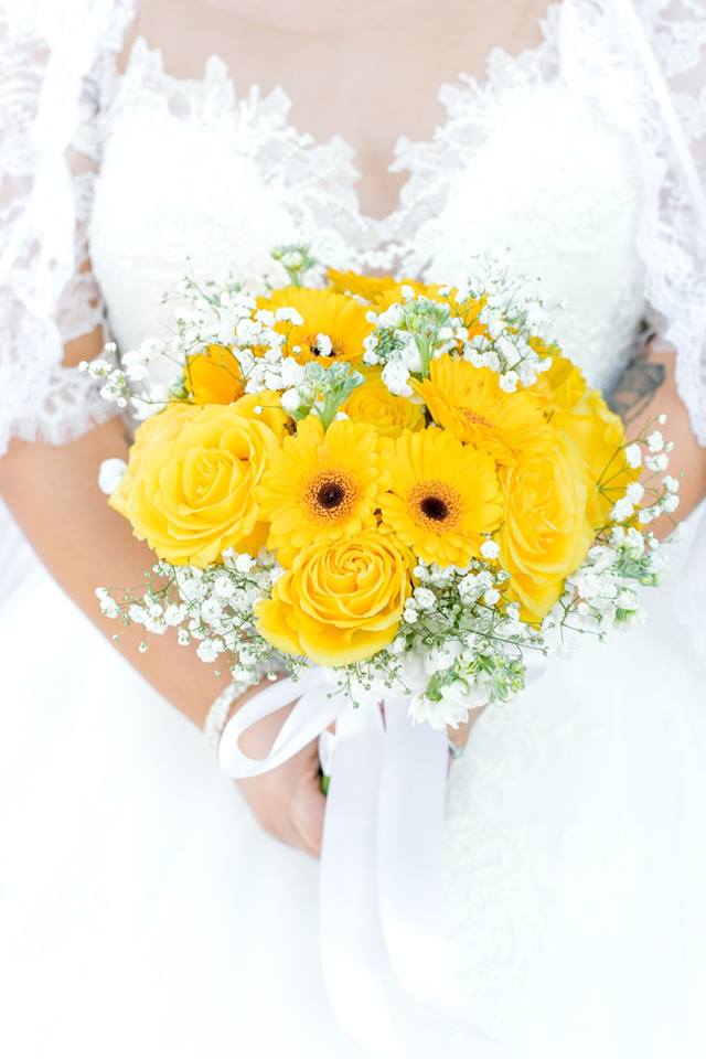 yellow wedding bouquet