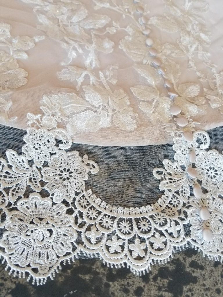 lace edging on removable train