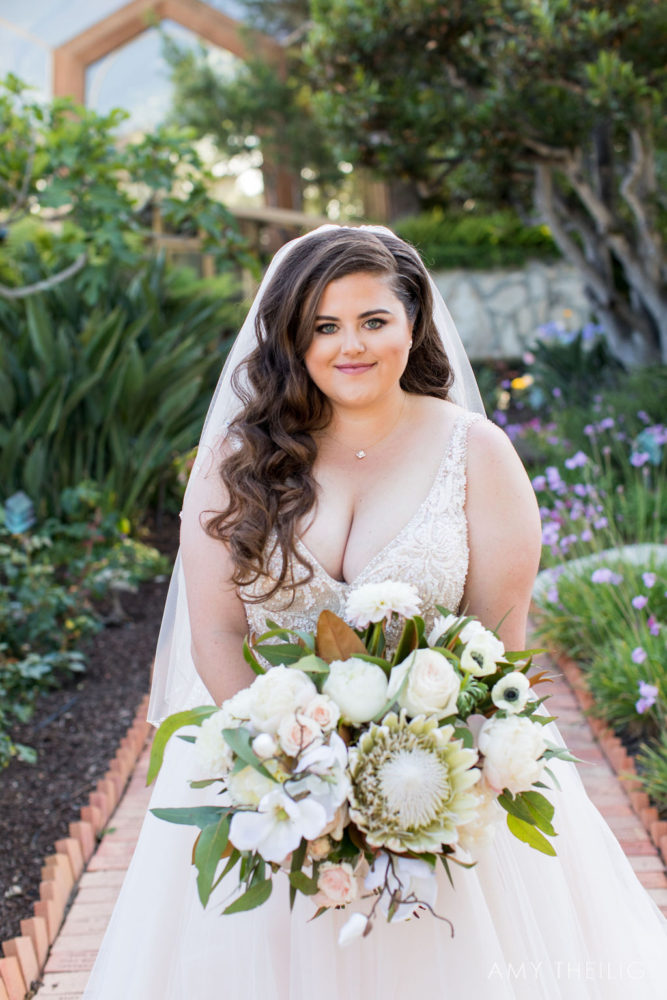 curvy-bride-holds-large-wedding-bouquet-with-mixed-flowers