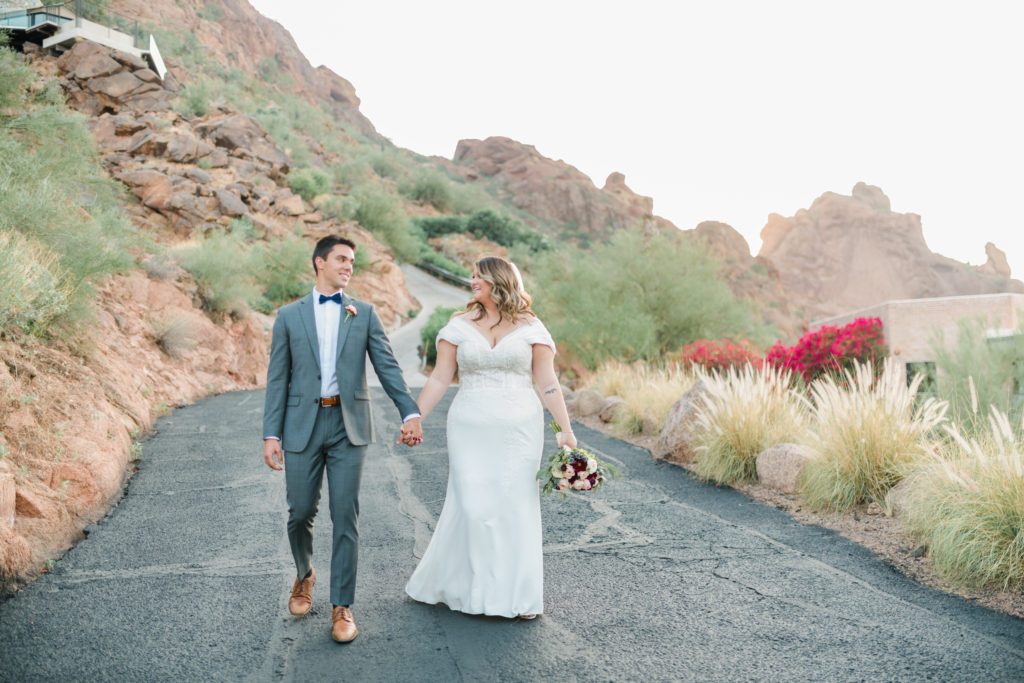 bride-and-groom-phoenix-arizona-outdoor-wedding