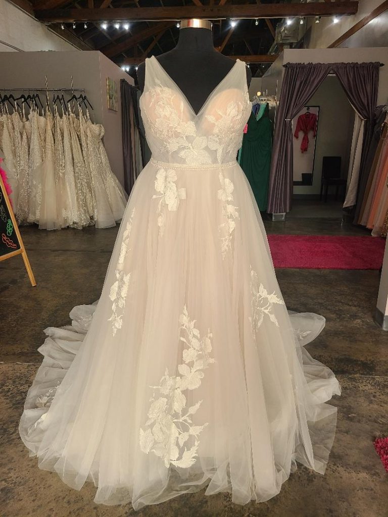 NEW Romantic Floral Lace Aline Wedding Dress Strut