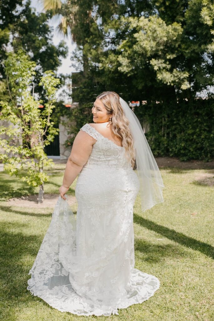 plus size bride in heath wedding dress los angeles california