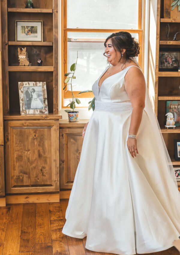 Bride wearing plus size mikado aline wedding dress in Flagstaff arizona